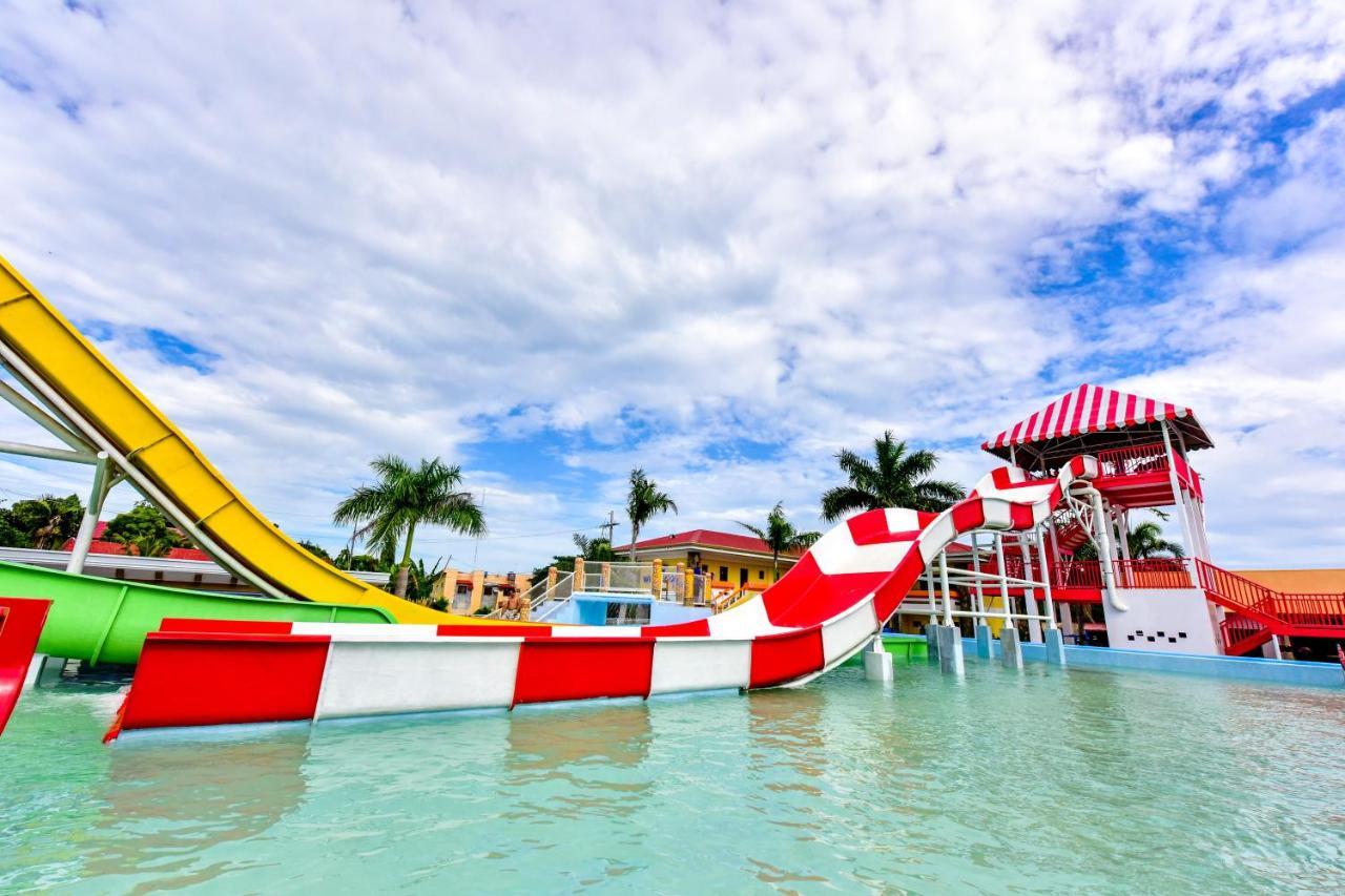 Eon Centennial Resort Hotel & Waterpark Илоило Экстерьер фото