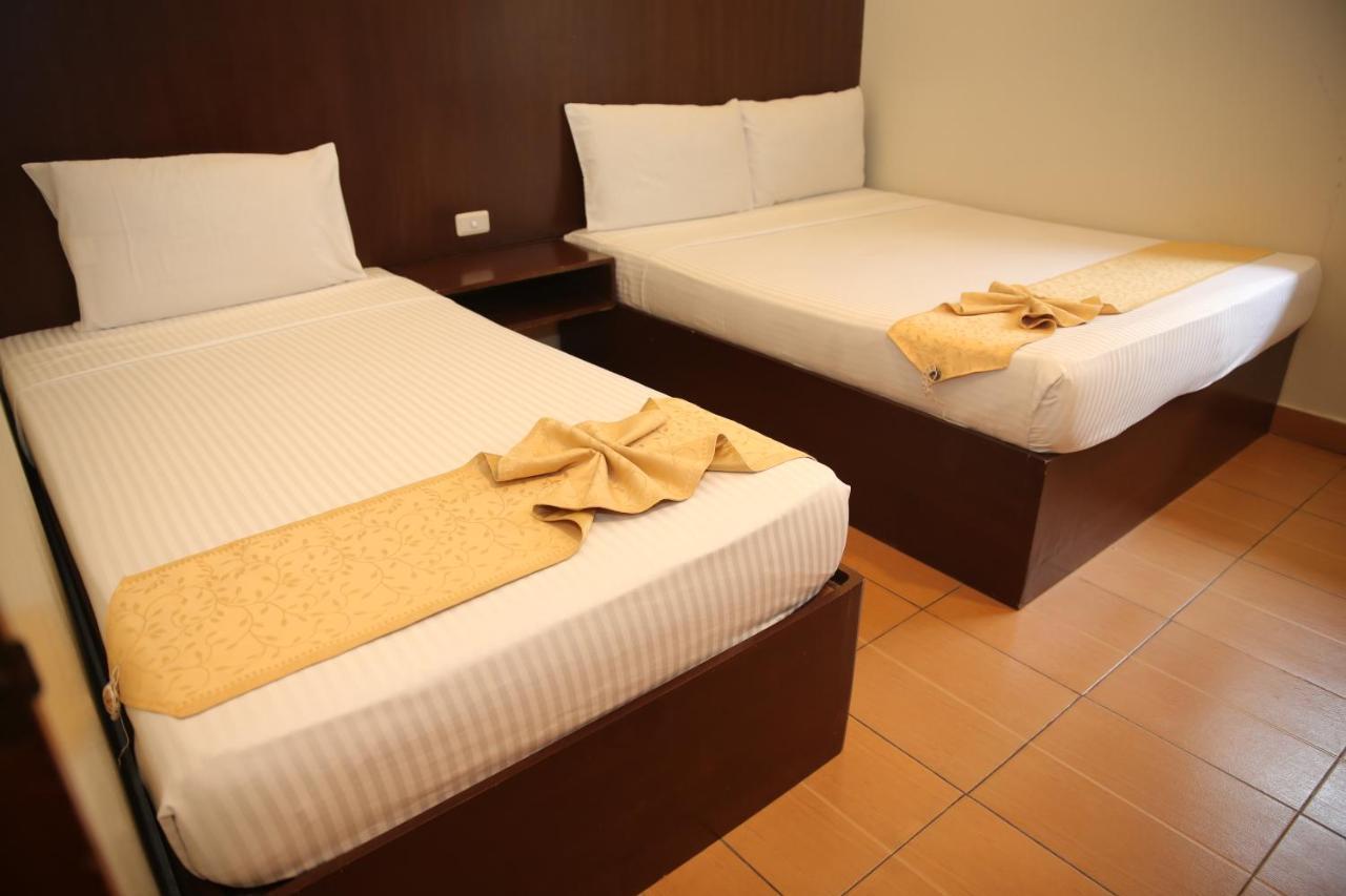 Eon Centennial Resort Hotel & Waterpark Илоило Экстерьер фото