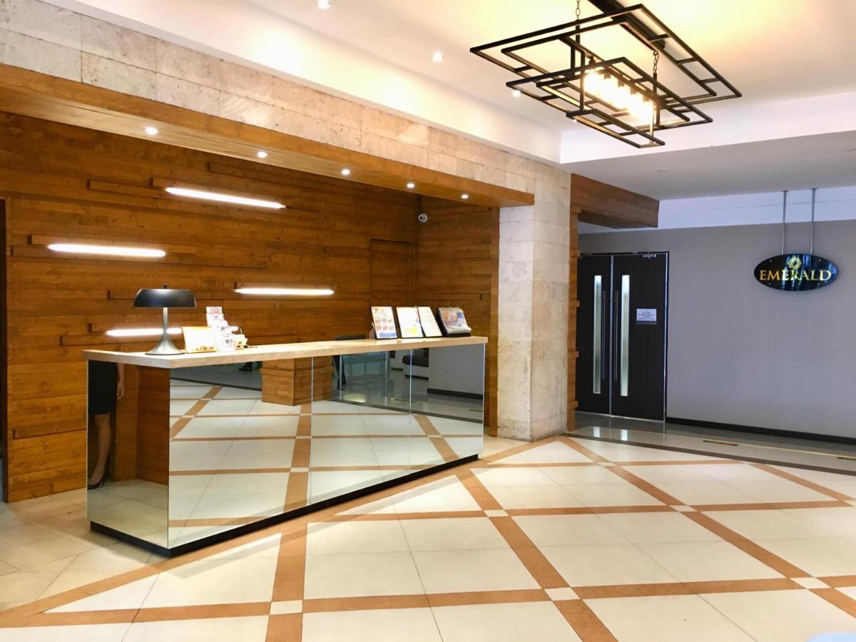 Eon Centennial Resort Hotel & Waterpark Илоило Экстерьер фото