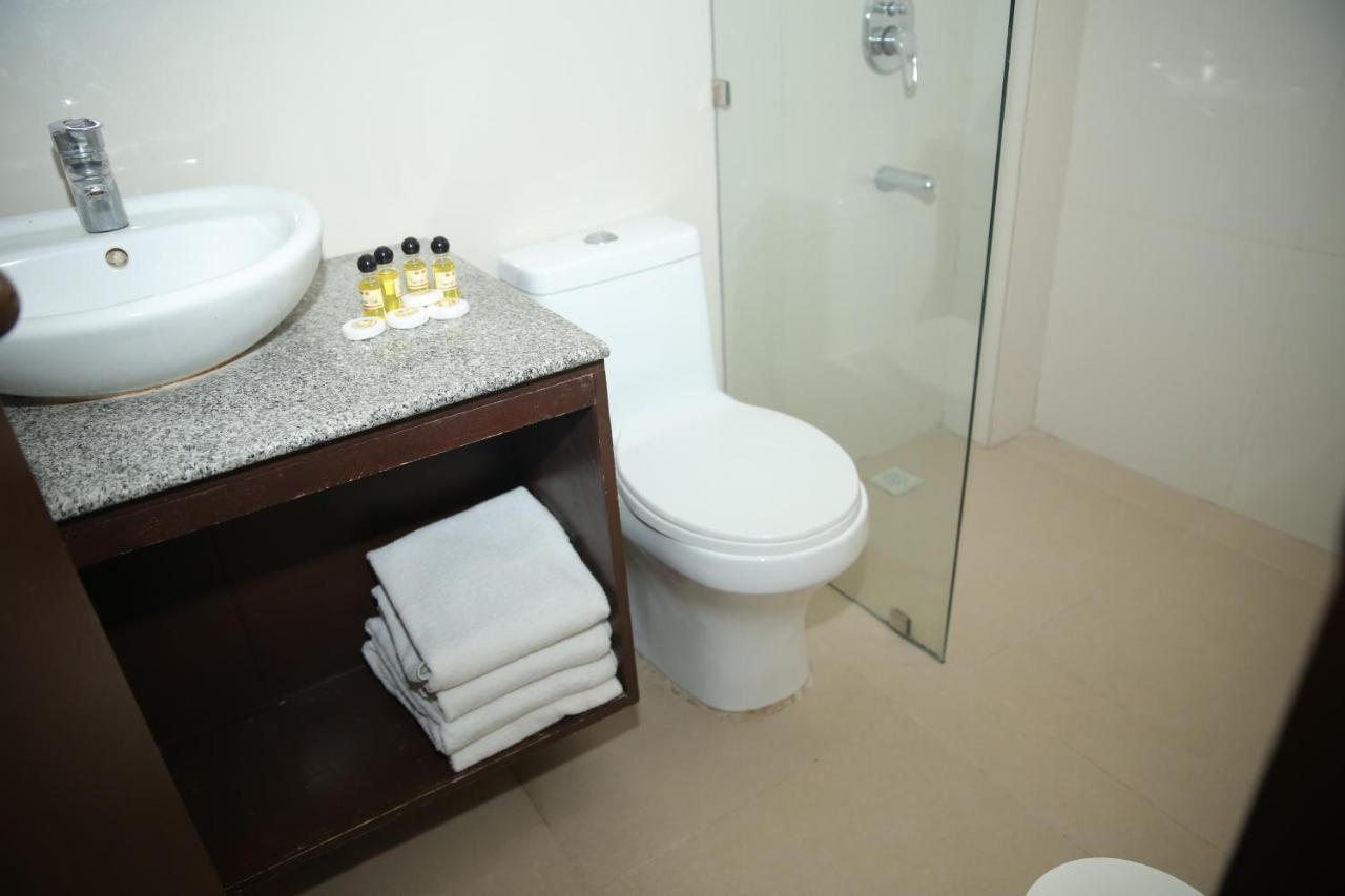 Eon Centennial Resort Hotel & Waterpark Илоило Экстерьер фото